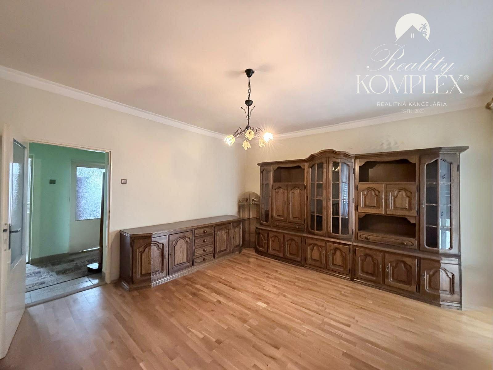 Reality KOMPLEX s.r.o Vám exkluzívne ponúka rodinný dom v obci Čičov – fotka 2