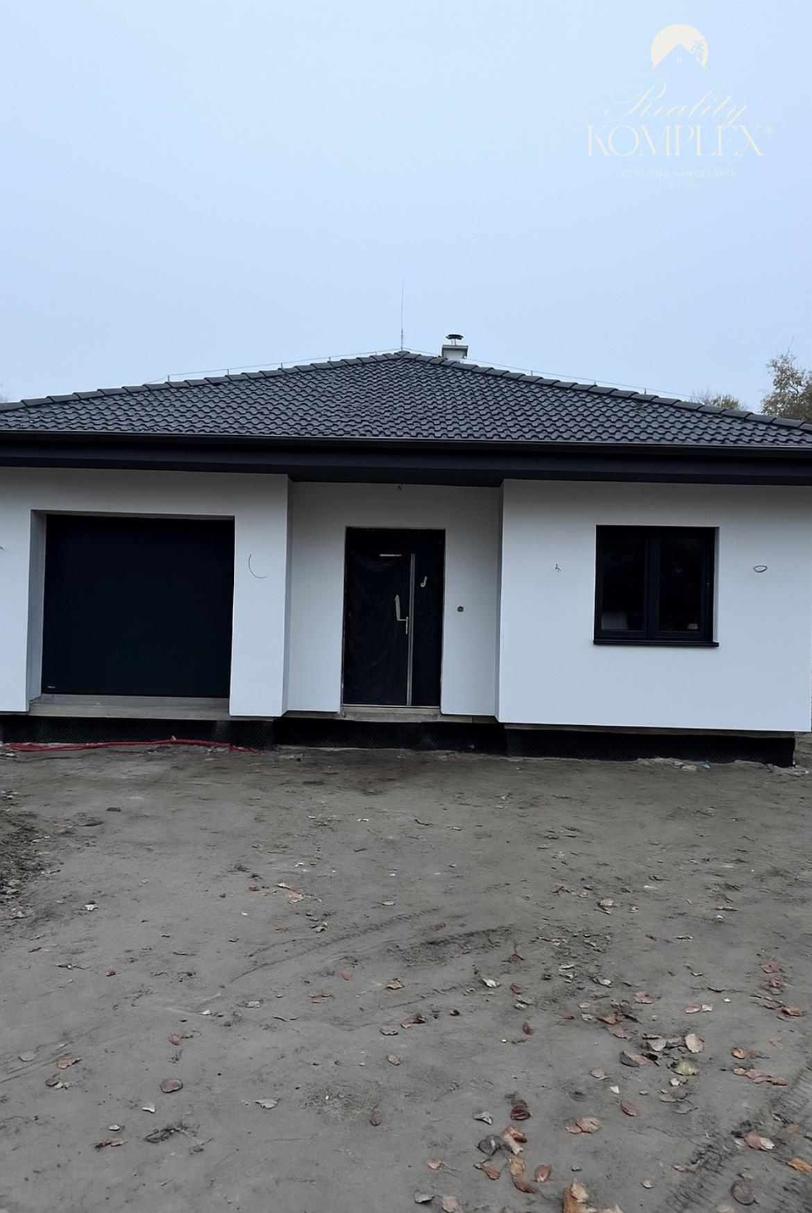Reality KOMPLEX s.r.o., Vám ponúka na predaj moderný 4-izbový dom v obci Bodza
