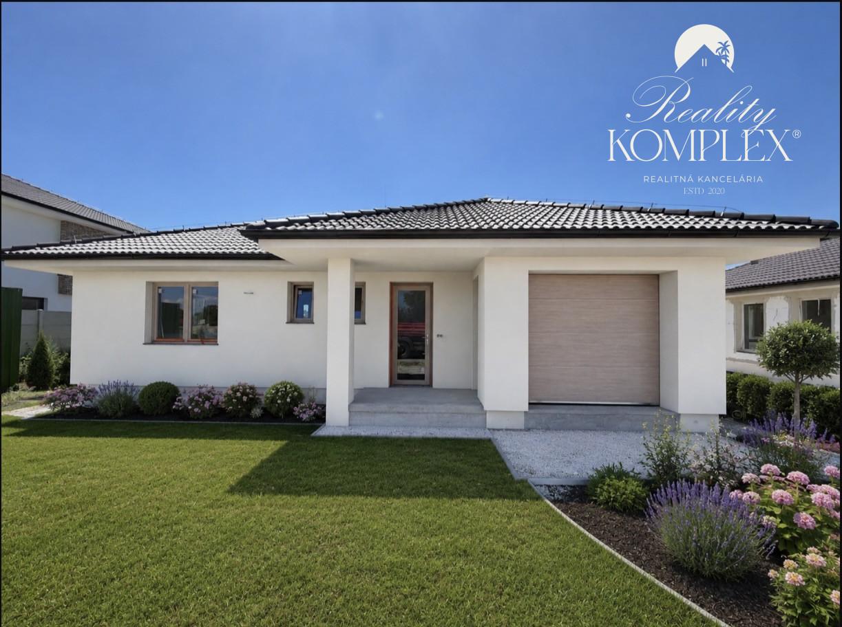 Reality KOMPLEX s.r.o., Vám ponúka na predaj modernú novostavbu 4-izbového rodinného domu s garážou