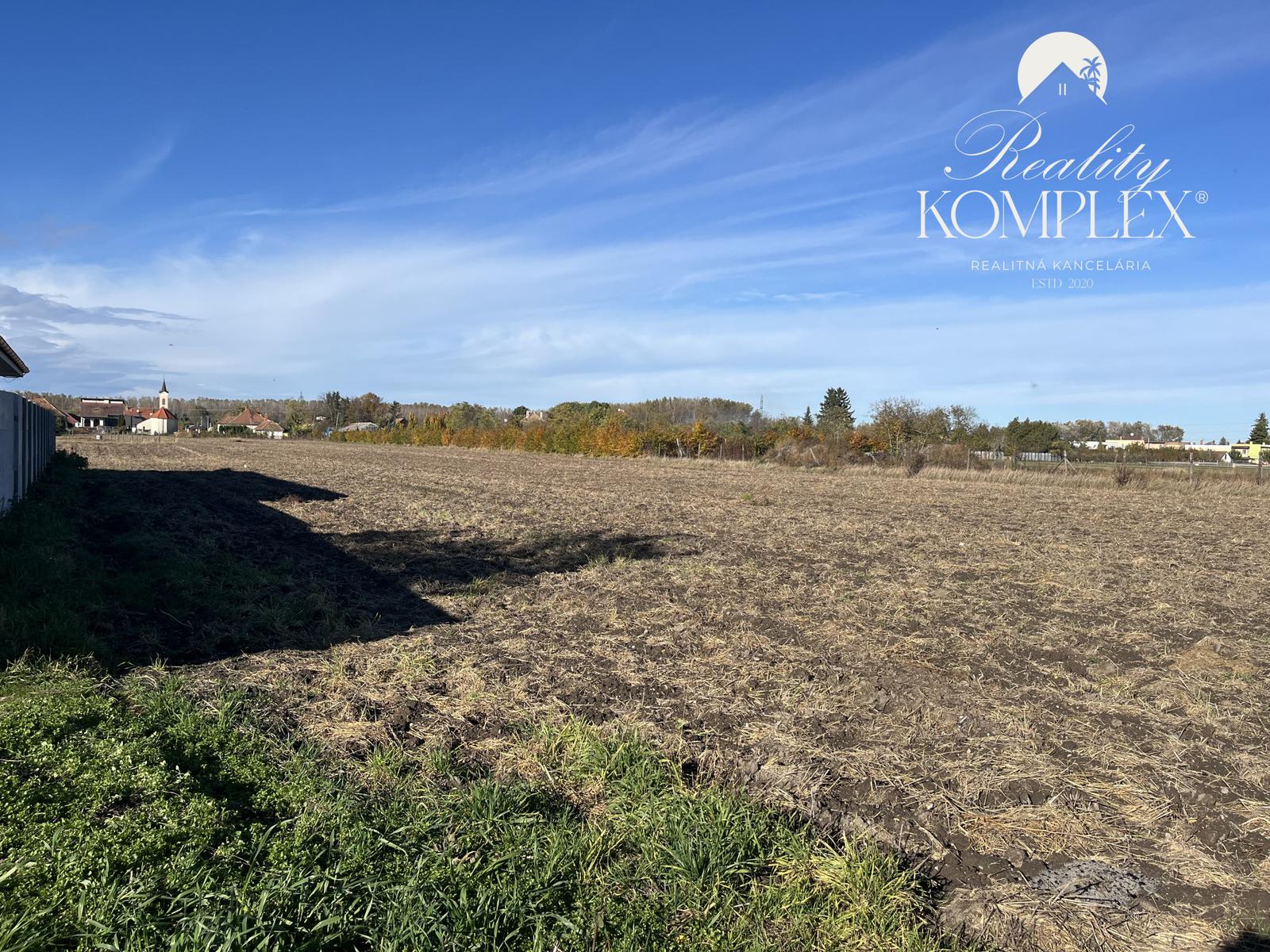 Reality KOMPLEX s.r.o. Vám ponúka na predaj stavebný pozemok s rozlohou 2488 m² v obci Mad