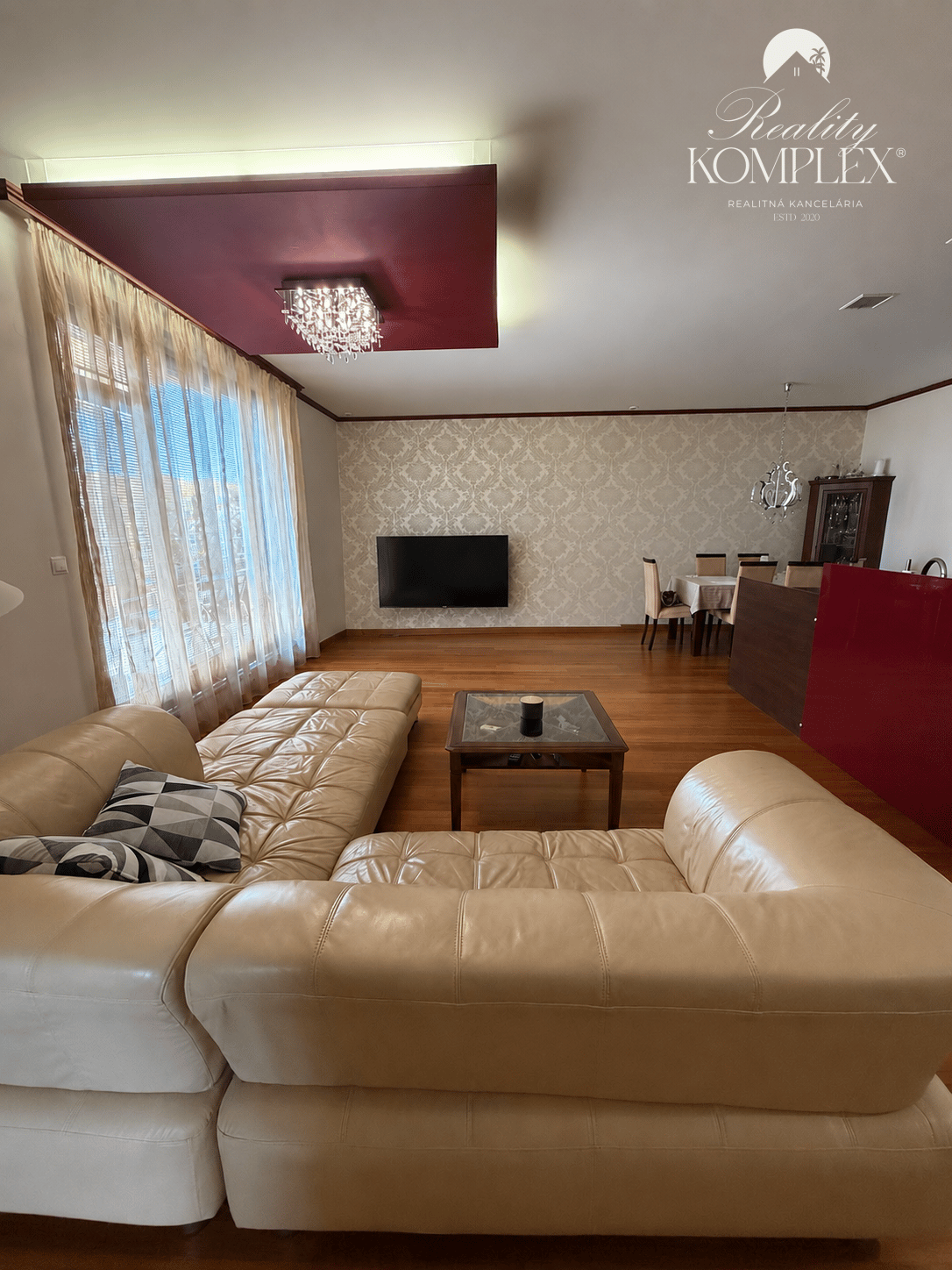 Reality KOMPLEX s.r.o. Vám ponúka na predaj priestranný 3-izbový byt s výmerou 97 m², ktorý sa nachádza v centre mesta Dunajská Streda – fotka 2