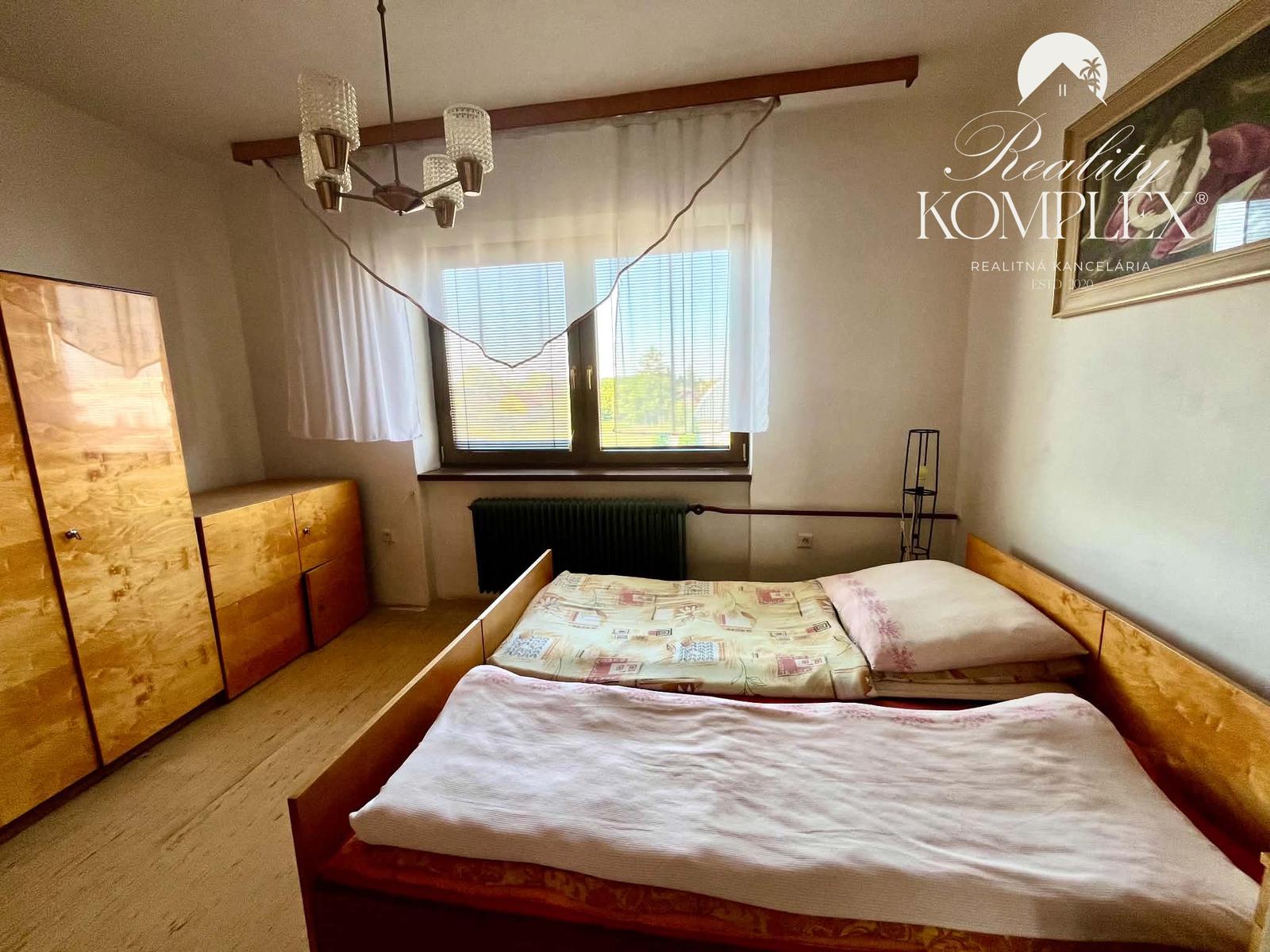 Reality KOMPLEX s.r.o Vám ponúka na predaj priestranný 5-izbový rodinný dom vo Veľkom Mederi – fotka 2
