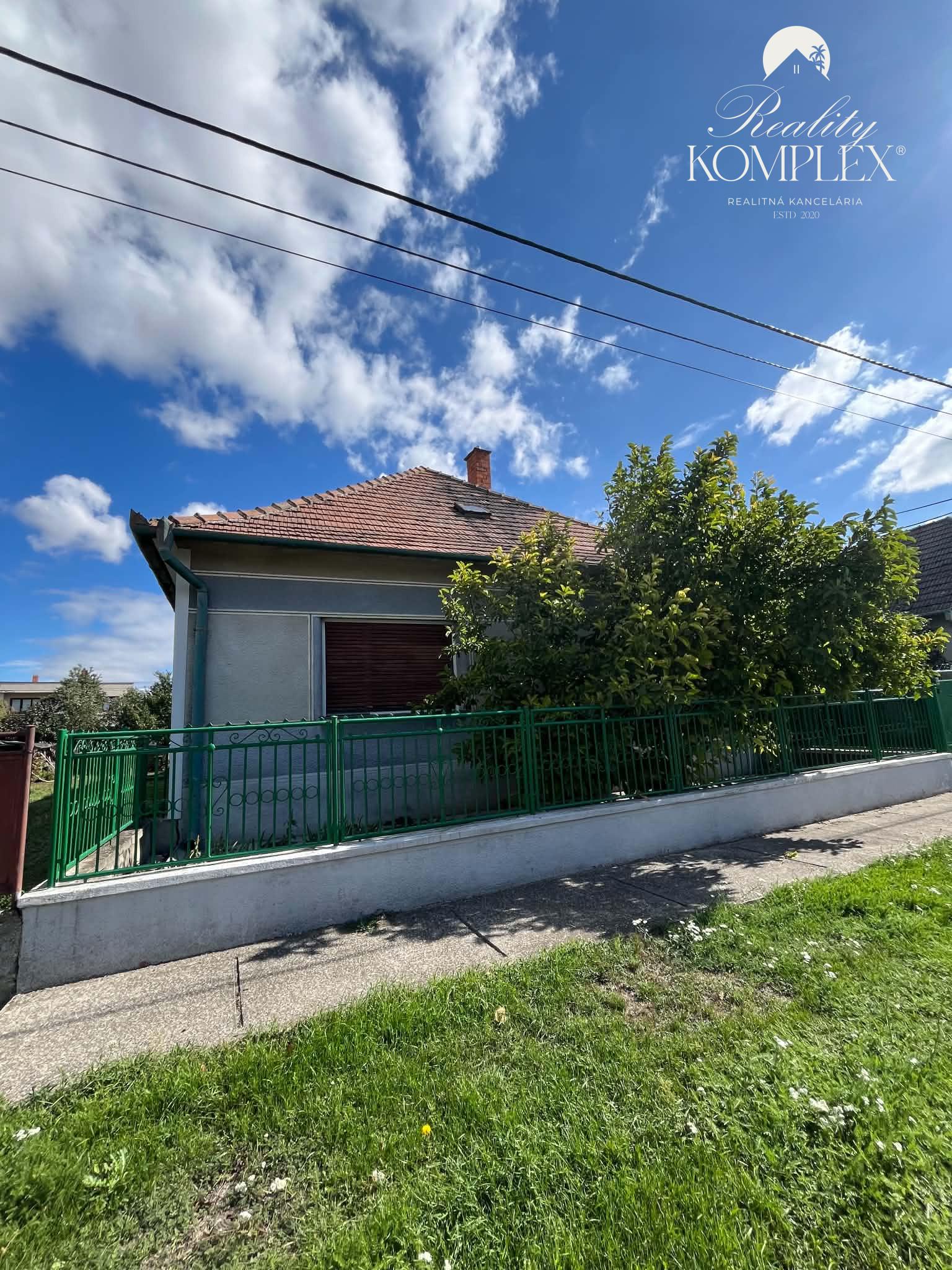 Reality KOMPLEX s.r.o. Vám ponúka na predaj 4-izbový rodinný dom v obci Trhová Hradská