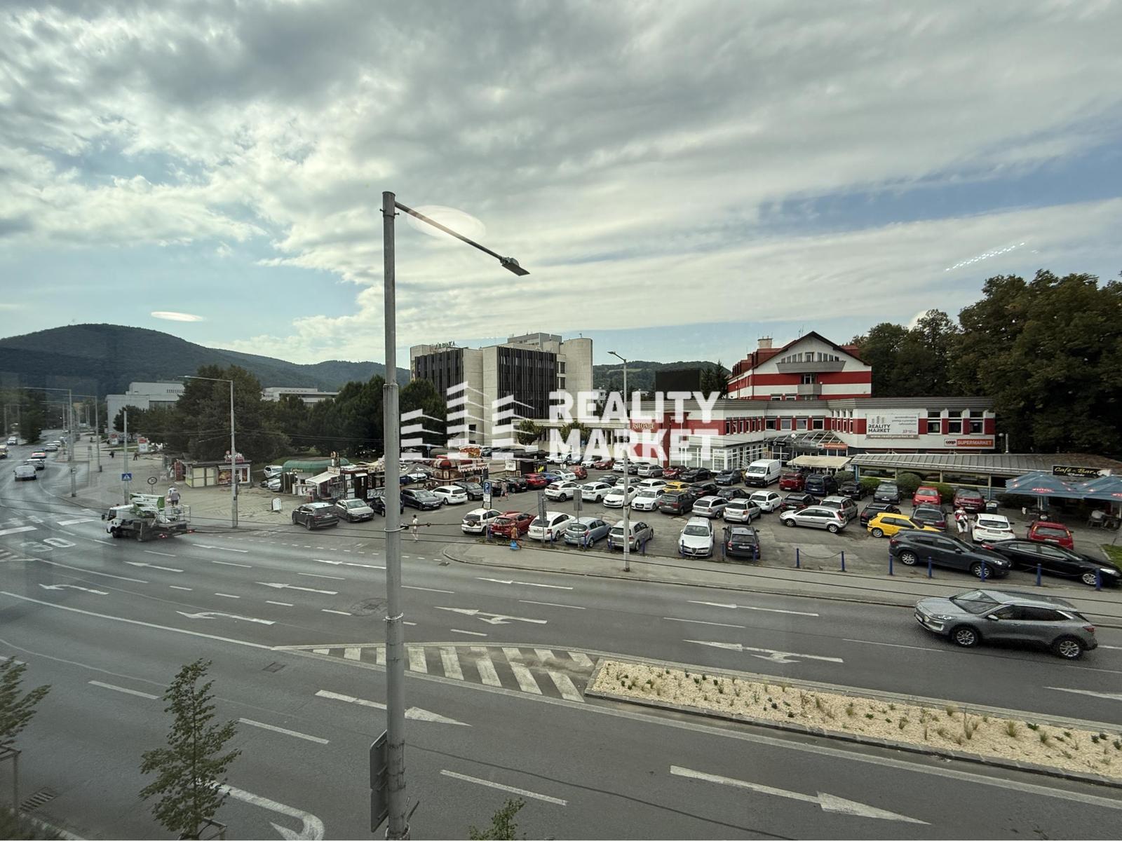 Prenájom kancelárskych priestorov v centre B.B. – ČSA 24 – fotka 2