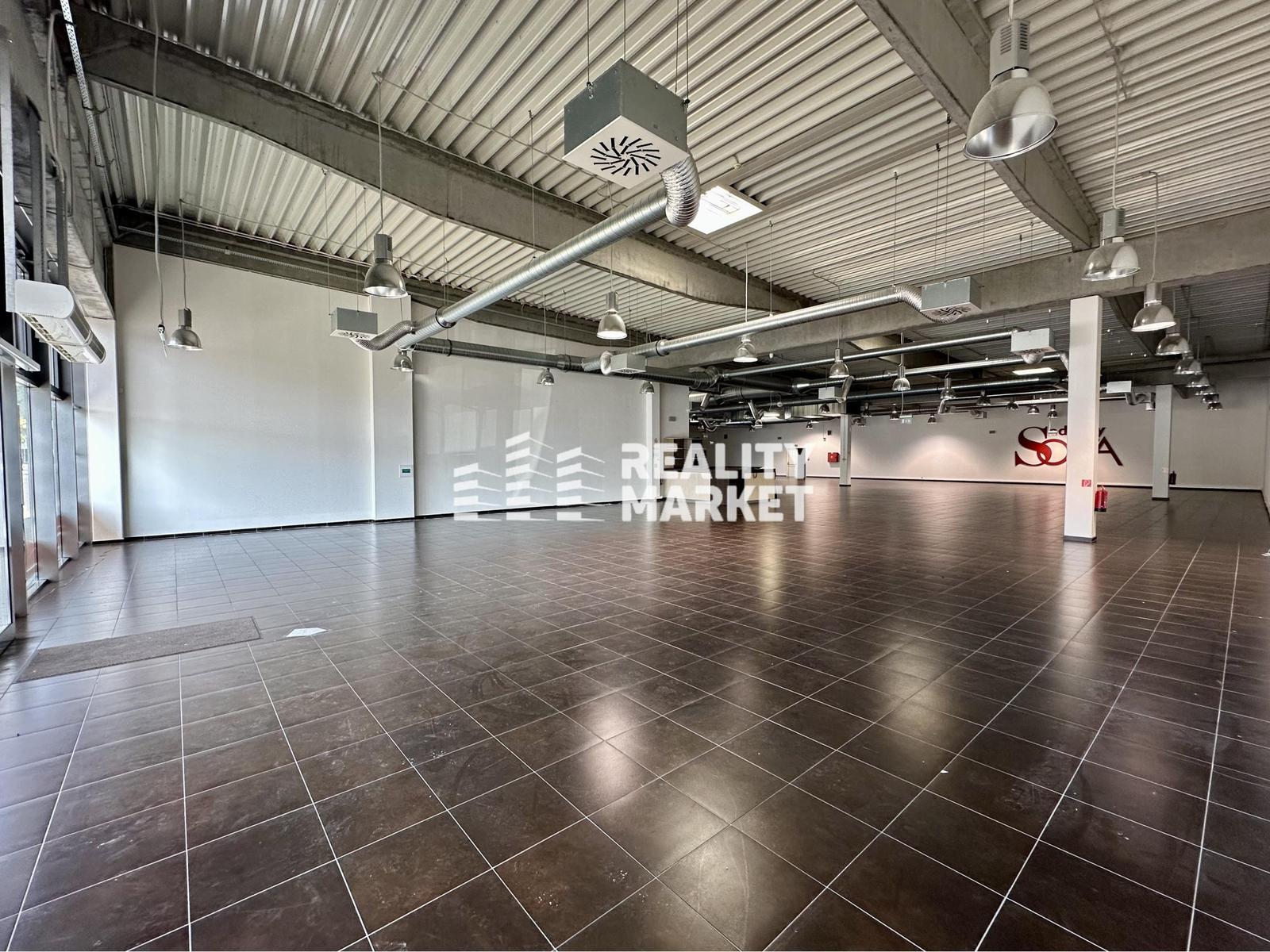 Na PRENÁJOM lukratívne obchodné priestory  1007 m² RETAILOVÉHO objektu  v Obchodnom centre (OC) Radvaň PARK na Zvolenskej ceste v Banskej Bystrici – fotka 2