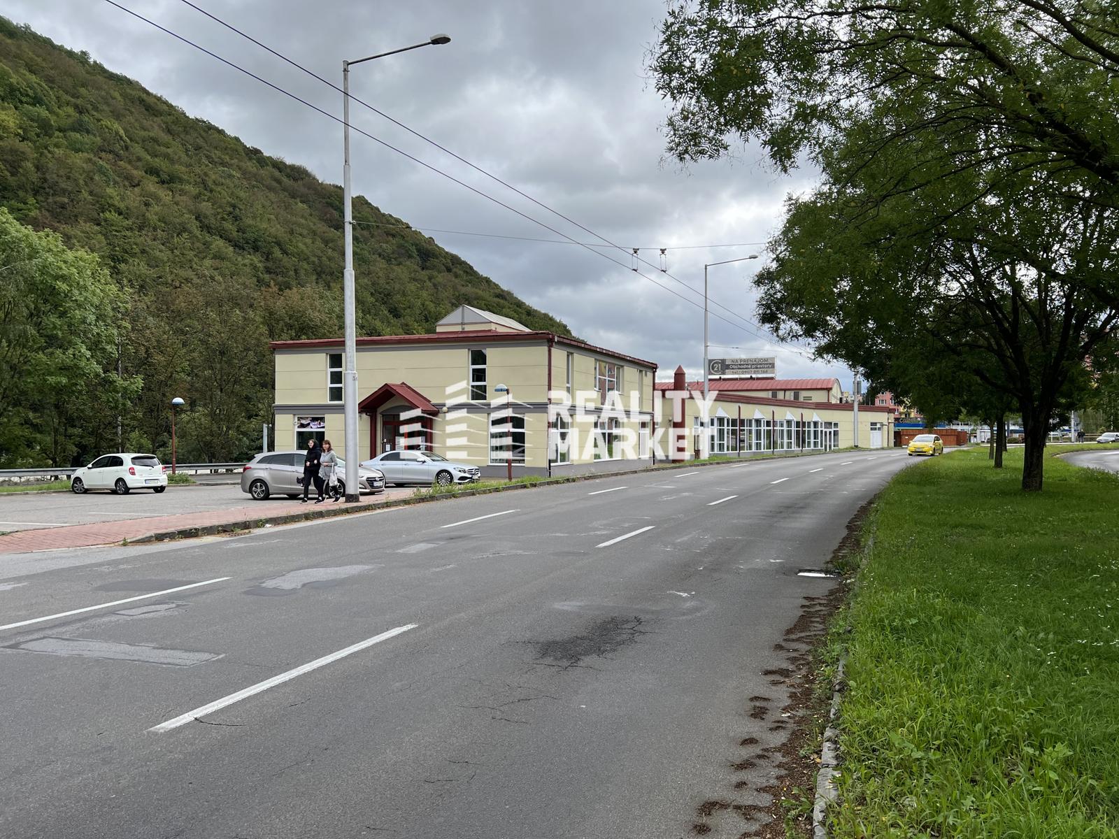 NA PRENÁJOM Obchodný priestor 54m2 na Námestí Ľ. Štúra