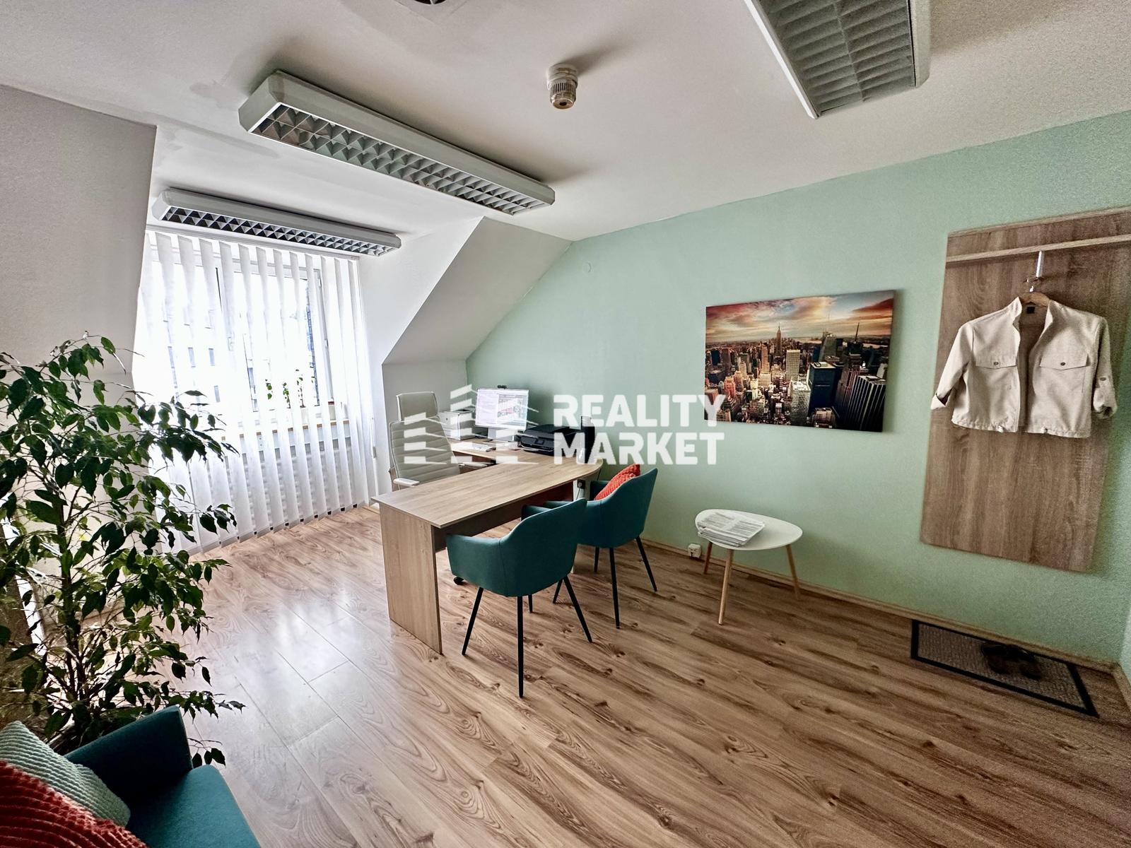 Prenájom kancelársky priestor v podkroví - centrum B.B. – ČSA 24