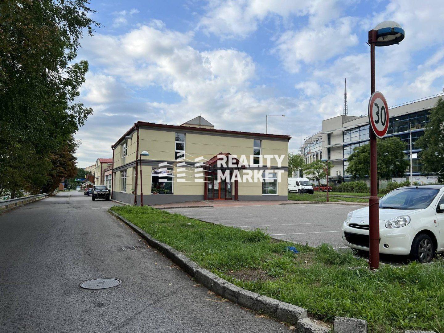 PRENÁJOM kancelárske priestory 239 m² v OC - Nám.Ľ.Štúra 28