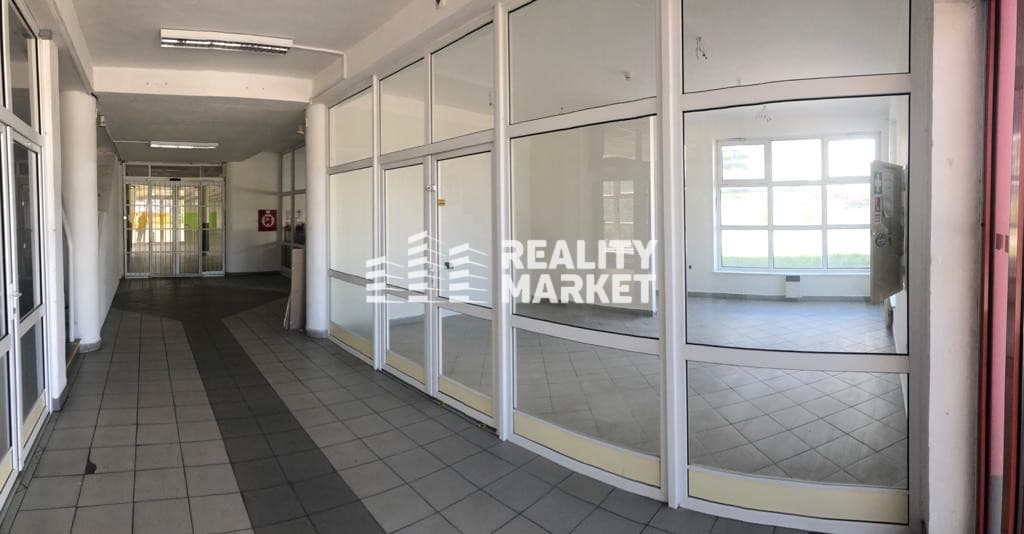 PRENÁJOM Obchodné priestory 31m² v OC - Nám. Ľ. Štúra 28 – fotka 2