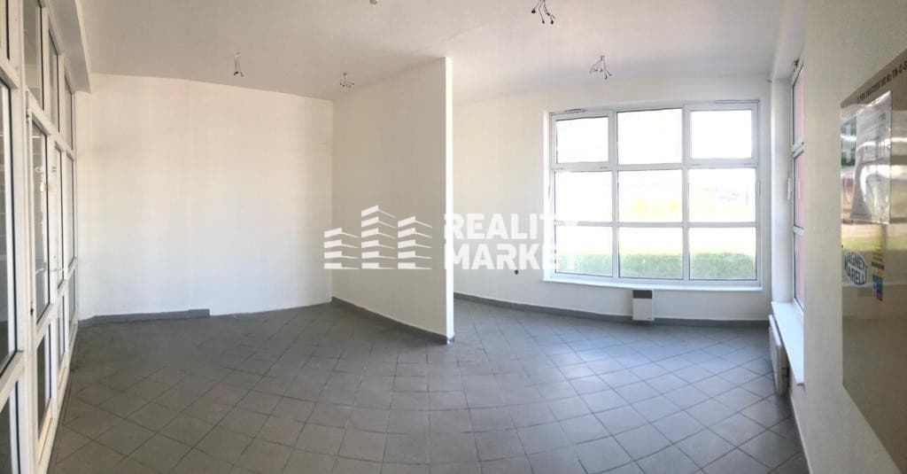 PRENÁJOM Obchodné priestory 31m² v OC - Nám. Ľ. Štúra 28