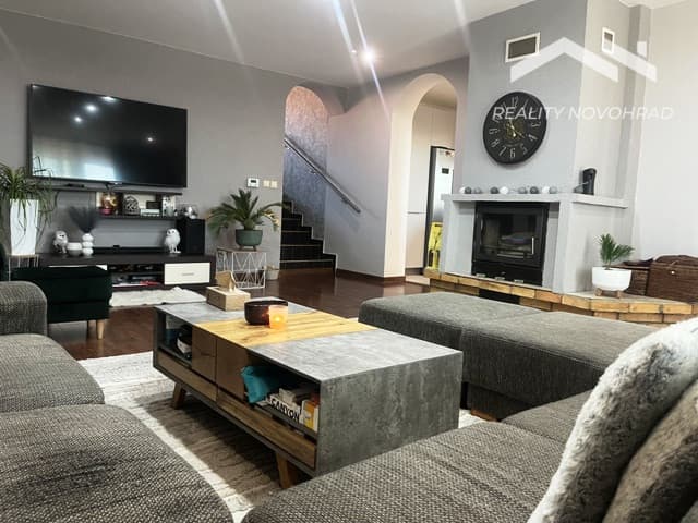 VIDINÁ okr. LUČENEC - RD 240 m2 , BAZÉN, TERASA, GARÁŽ - komplet zrekonštruovaný a zariadený