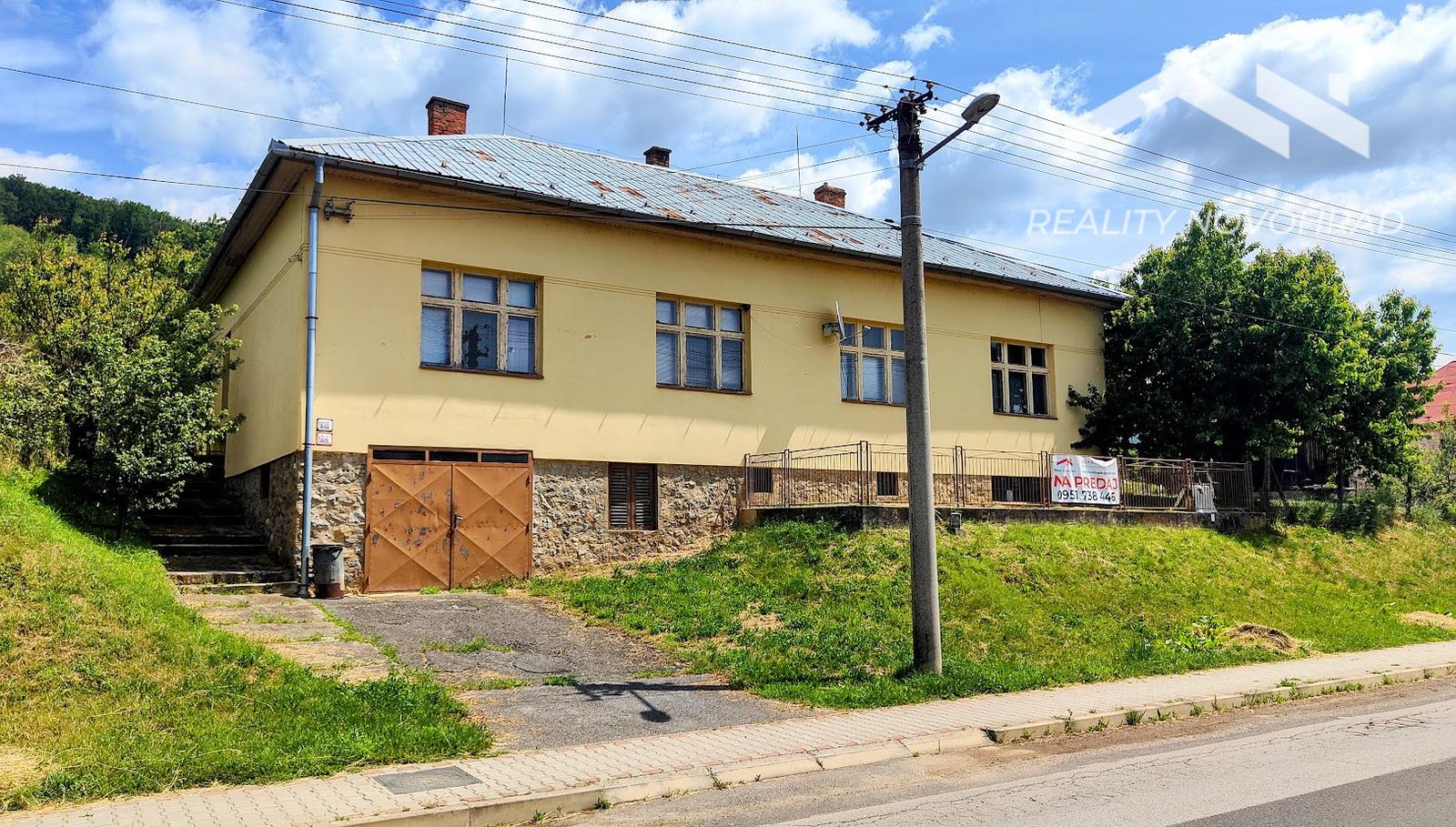 MIMORIADNA ZĽAVA 20 000 €! Dom s charakterom a rozľahlým pozemkom v centre Lovinobane
