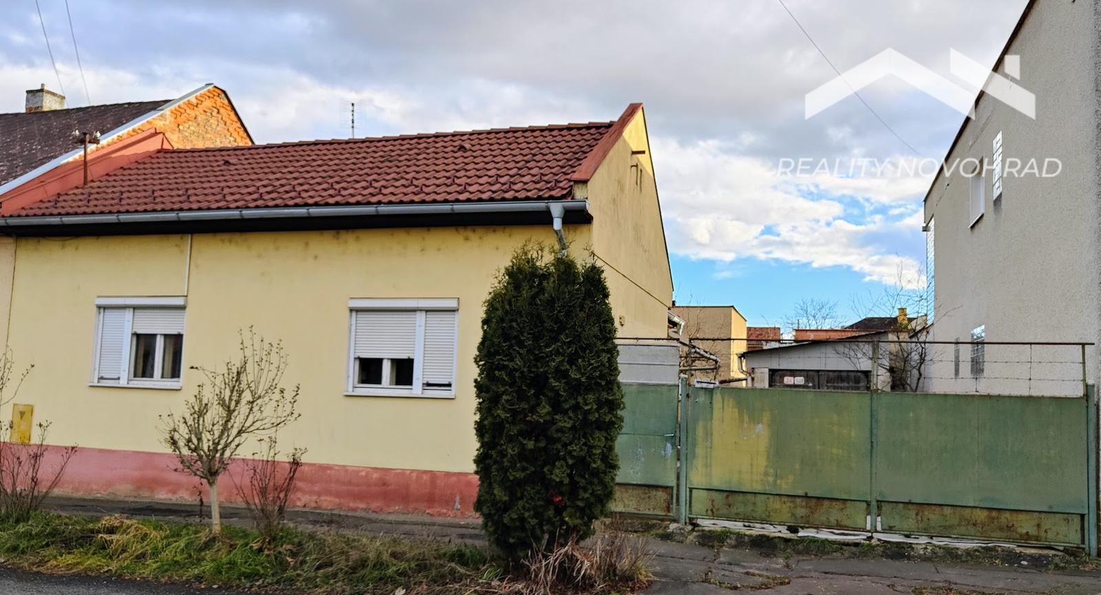 Prízemný rodinný dom s prístavbou v blízkosti parku