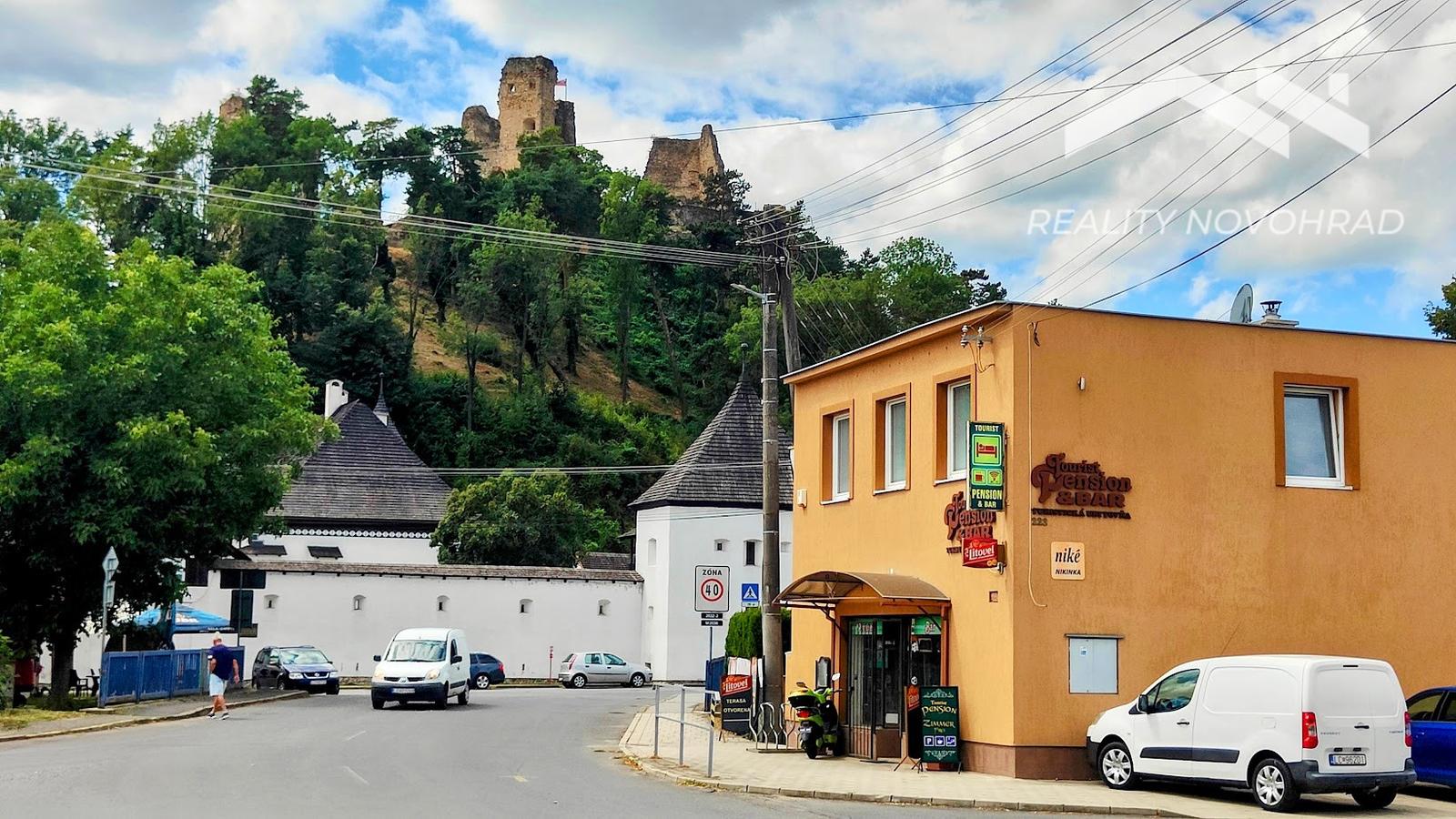 🏰 Zabehnutý penzión s pohostinstvom a terasou pod Divínskym hradom - investícia pri vodnej nádrži Ružiná
