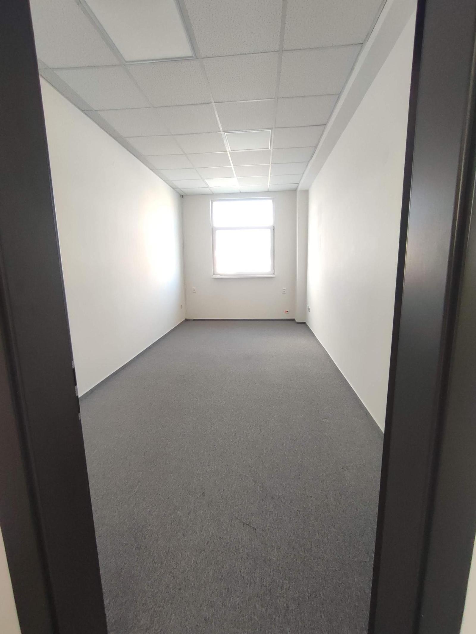 Sklad/showroom, administratíva na Vajnorskej – fotka 2