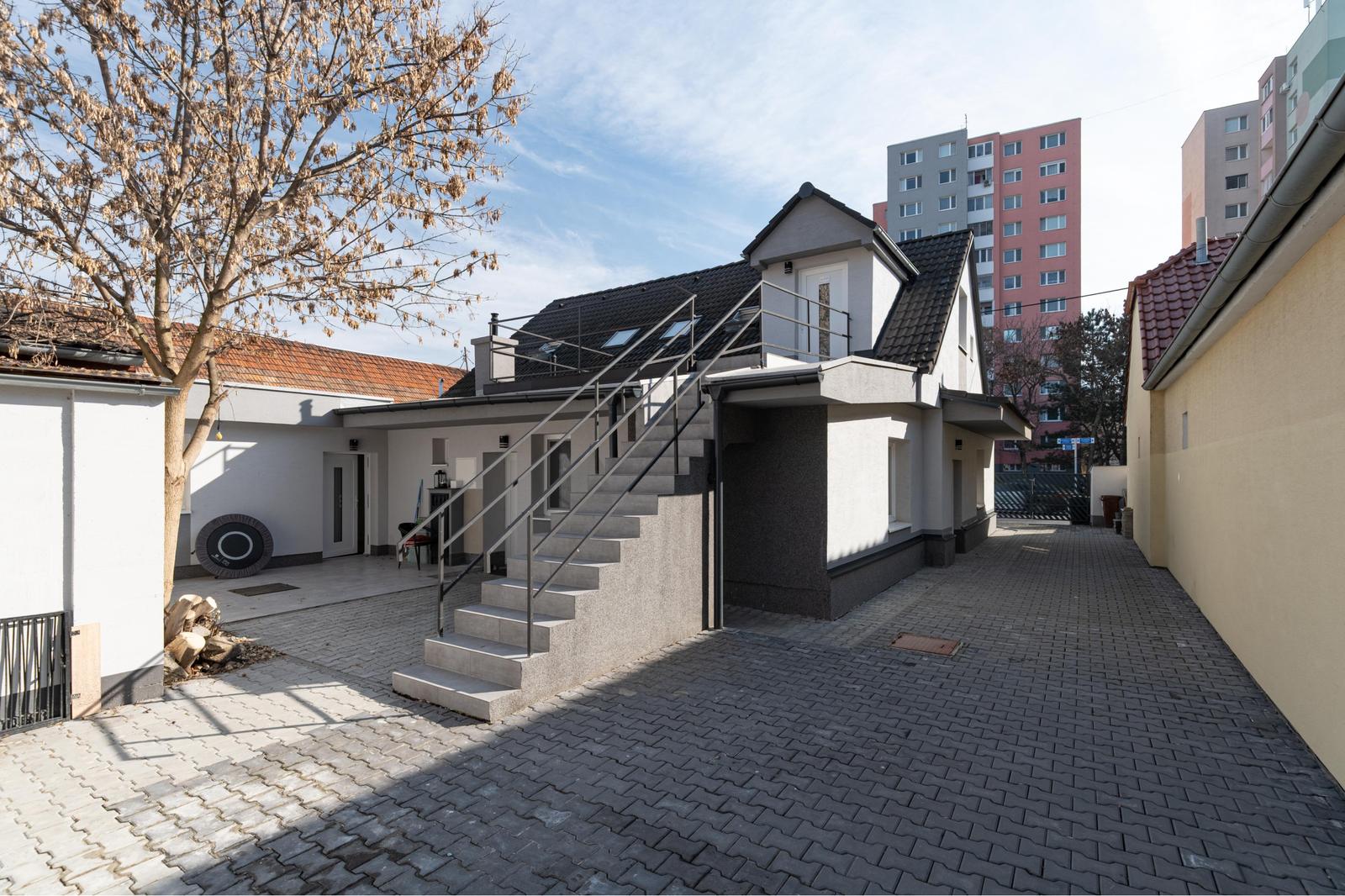 REZERVOVANÝ rodinný dom - Bratislava, Vrakuňa