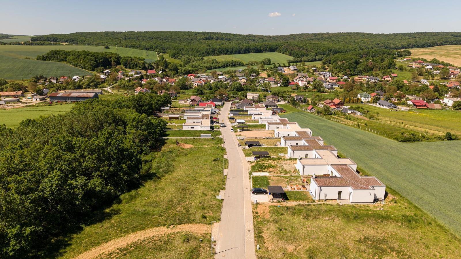 REZERVOVANÝ stavebný pozemok s PD a SP - Košce okolie, Trsťany – fotka 2