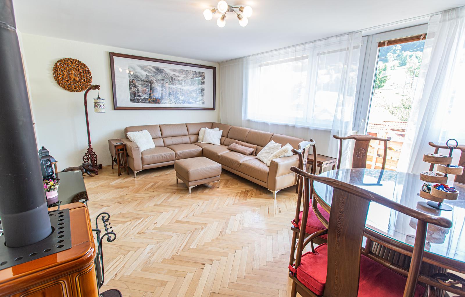 Krásne bývanie - 3i byt s altánkom a veľkou záhradou 318 m2