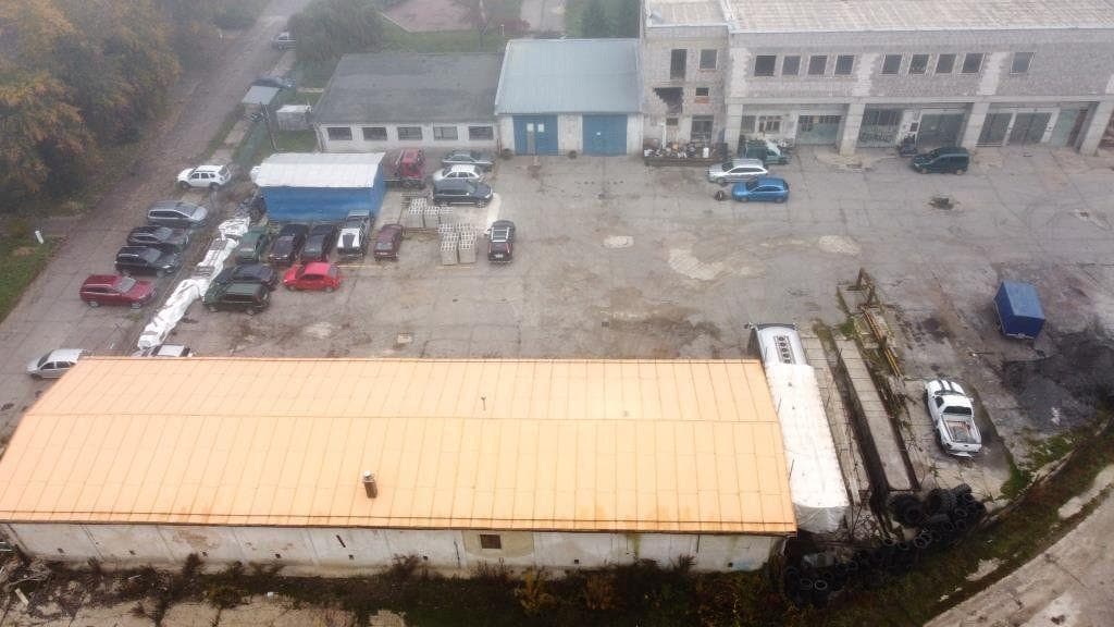Priemyselný areál s garážami a administratívnym zázemím – fotka 2