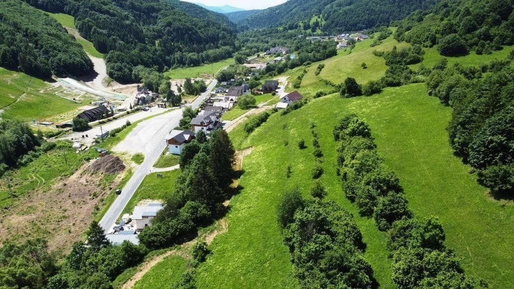 STAVEBNÝ POZEMOK SO STAVEBNÝM POVOLENÍM 555 M2 + Video – fotka 2