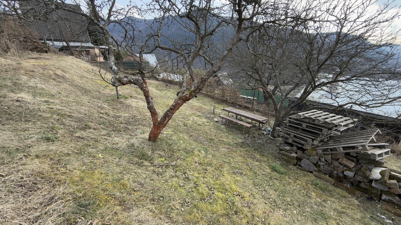 POZEMOK NA PREDAJ : ZÁHRADKÁRSKA OSADA ZUBERŠTÍN-PODBREZOVÁ