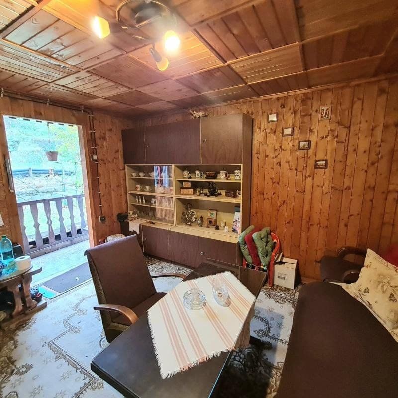 AKTUALIZOVANÁ CENA!! MUROVANÁ ZÁHRADNÁ CHATKA 3 IZBY PLUS KUCHYŇA REKONŠTRUOVANÁ ÚŽASNÉ VÝHĽADY, SLNEČNÁ ČASŤ-PADLIČKOVO-10 MINÚT OD MÝTA POD ĎUMBIEROM,POZEMOK 382 M2 ASF.PRÍST.CESTOU