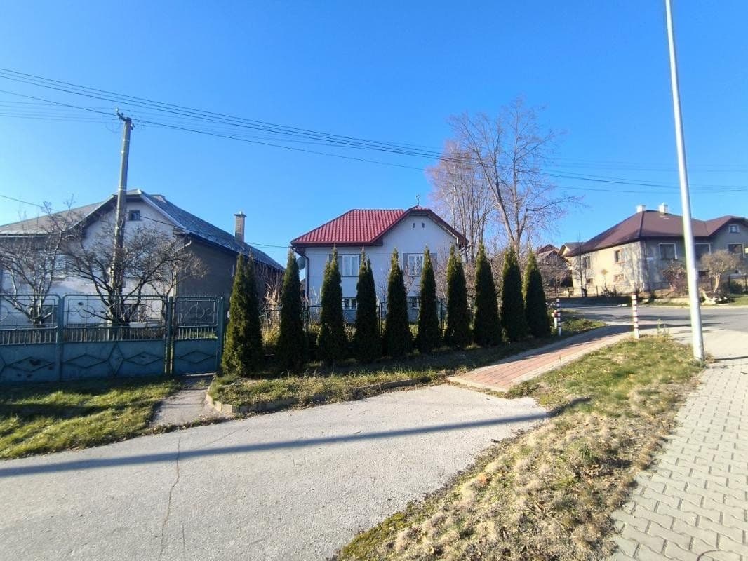RODINNÝ DOM SO SAUNOU GARÁŽOU VONKAJŠÍM A VNÚTORNÝM KRBOM,DOMČEKOM PRE DETI POLOMKA HOREHRONIE V BLÍZKOSTI LYŽIARSKEHO VLEKU – fotka 2