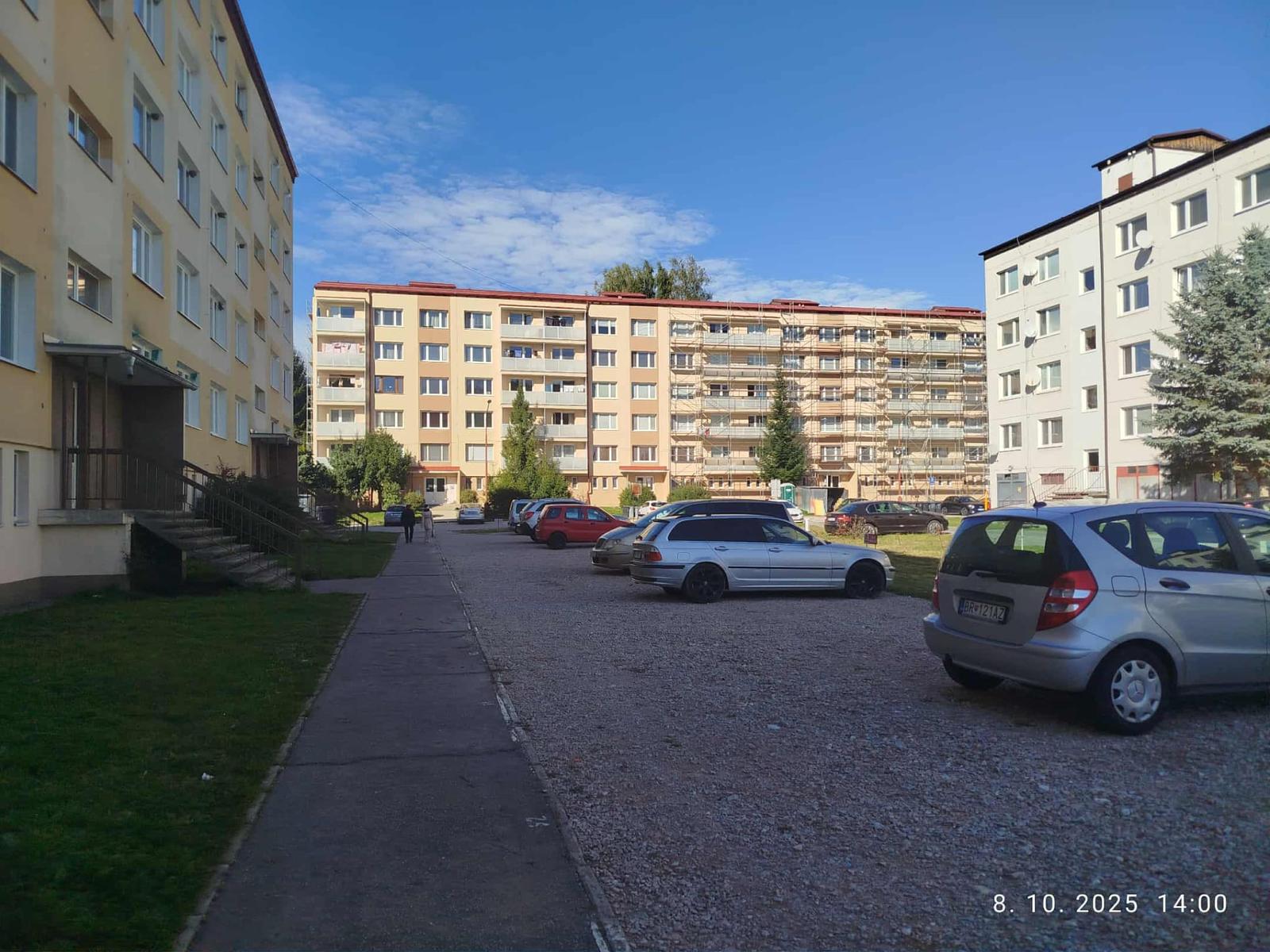 NAJLACNEJŠÍ VEĽKÝ 2 IZBOVÝ BYT, Z KTORÉHO JE MOŽNÉ PO JEDNODUCHEJ ÚPRAVE UROBIŤ 3 IZBOVÝ, AJ AKO INVESTIČNÝ KÚPOU VOĽNÝ – fotka 2