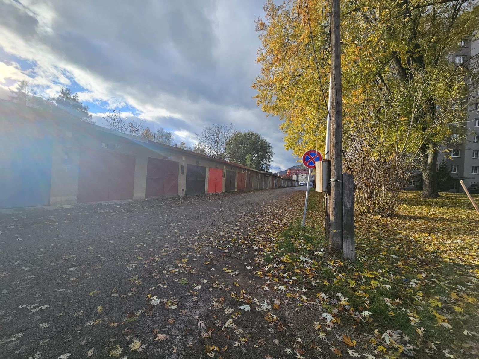 Ponúknite na predaj garáž v Brezne
