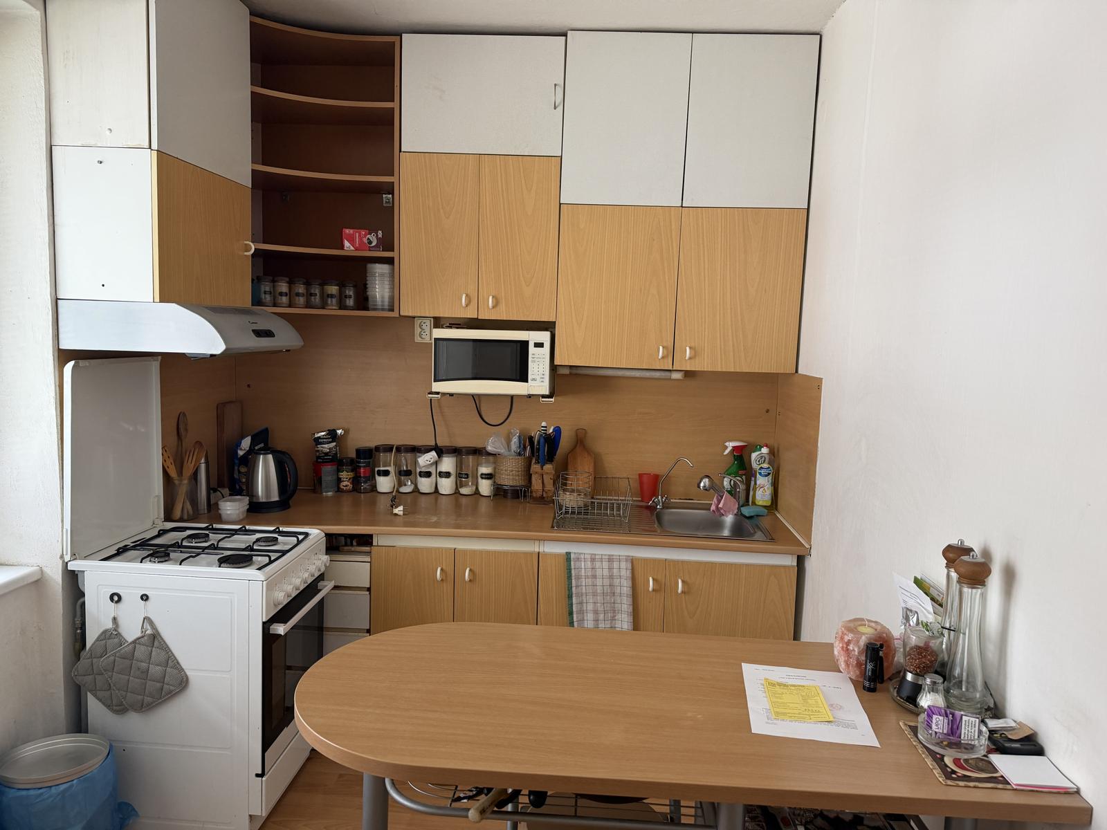 V centre Brezna ponúkame na predaj 3 izbový byt, 2 pivnice,veľa zelene