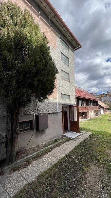 ZNÍŽENÁ SUMA: RODINNÝ DOMA A DREVENIČKA NA JEDNOM POZEMKU V PÔVODNOM STAVE, POHORELÁ – fotka 2