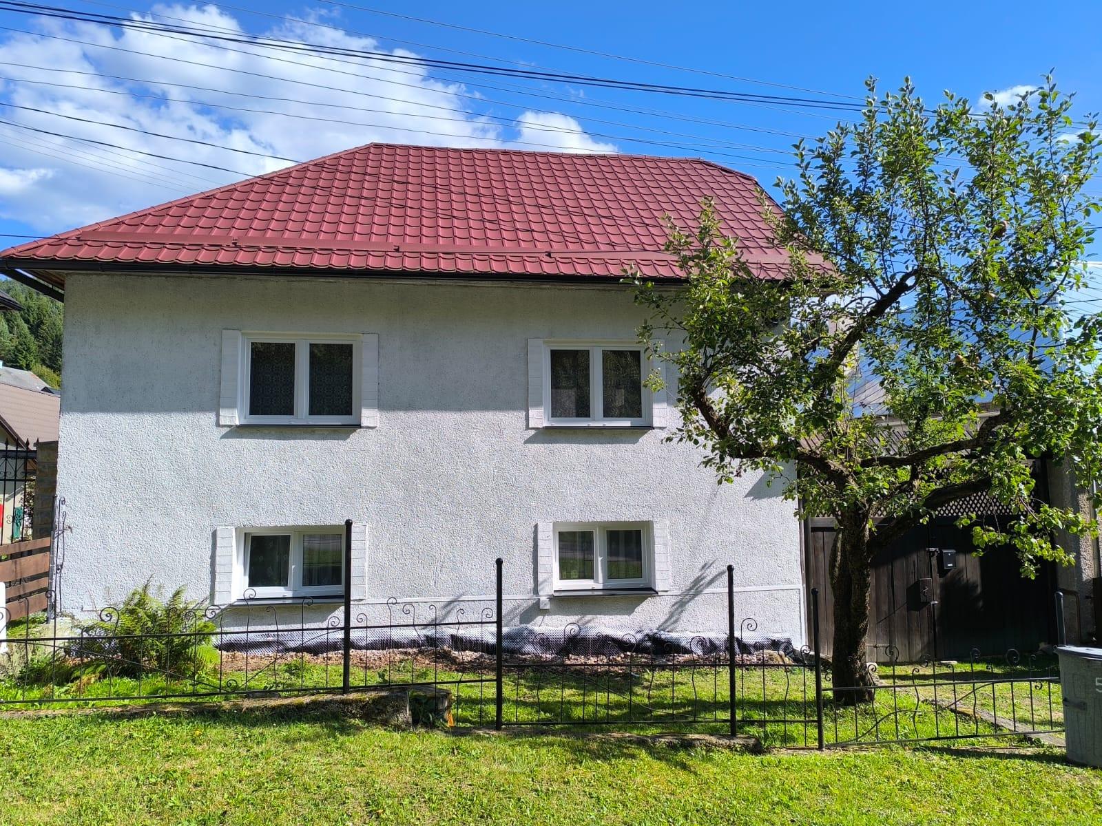 ZNÍŽENÁ SUMA-RODINNÝ DOM S KVALITNOU NOVOU STRECHOU-POHORELÁ