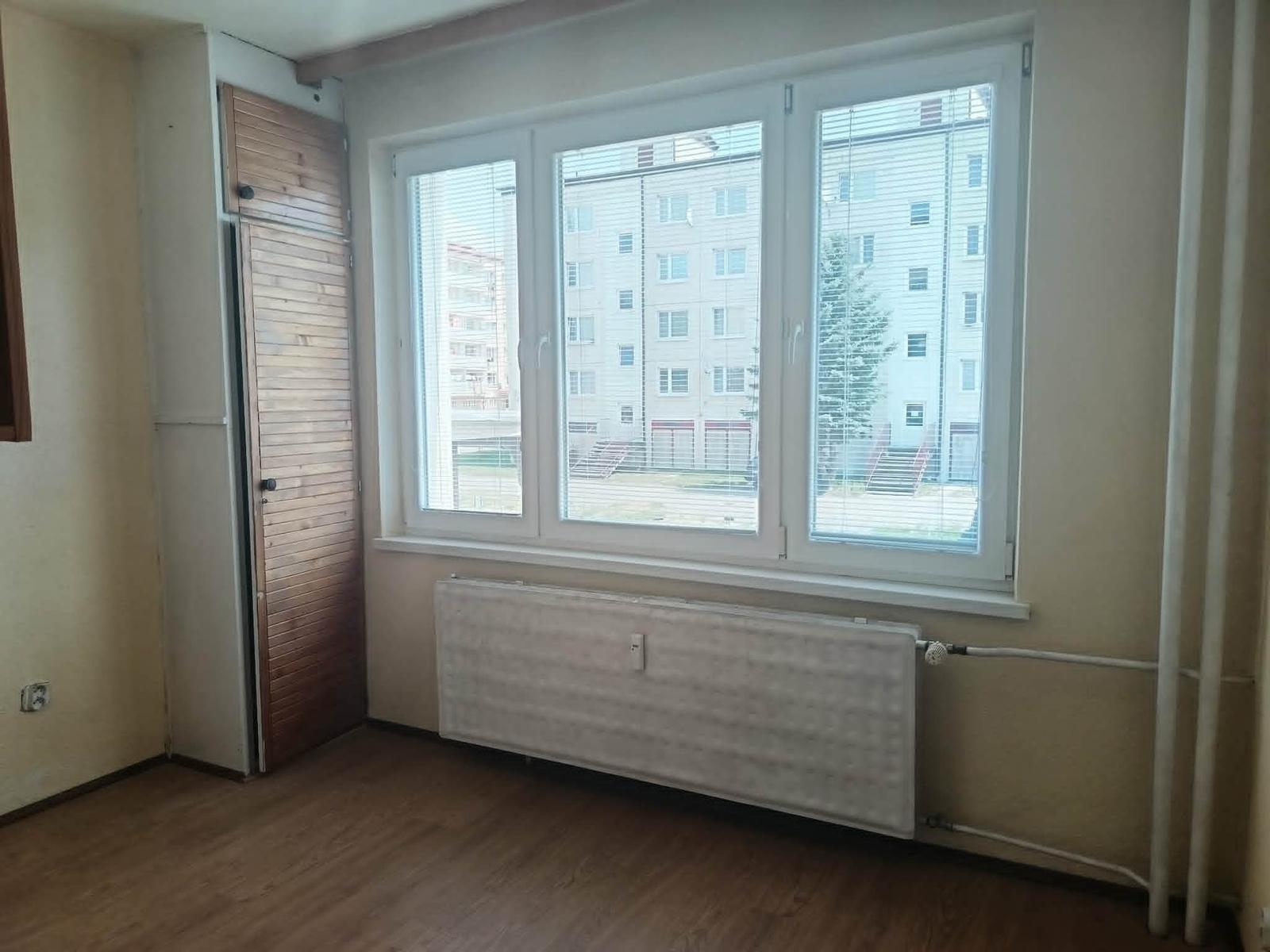 Predaj 2 izbového bytu s balkónom po čiastočnej rekonštrukcií v Závadke nad Hronom – fotka 2