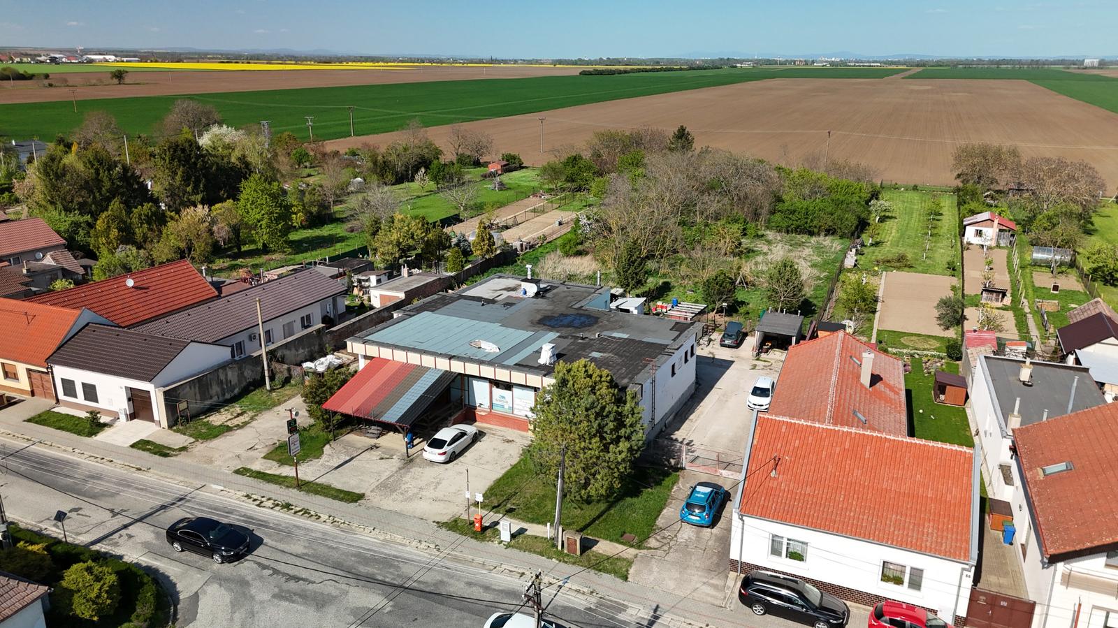 REZERVOVANÉ - Komerčná budova s pozemkom 1 439 m² + 3-izb byt| IGRAM