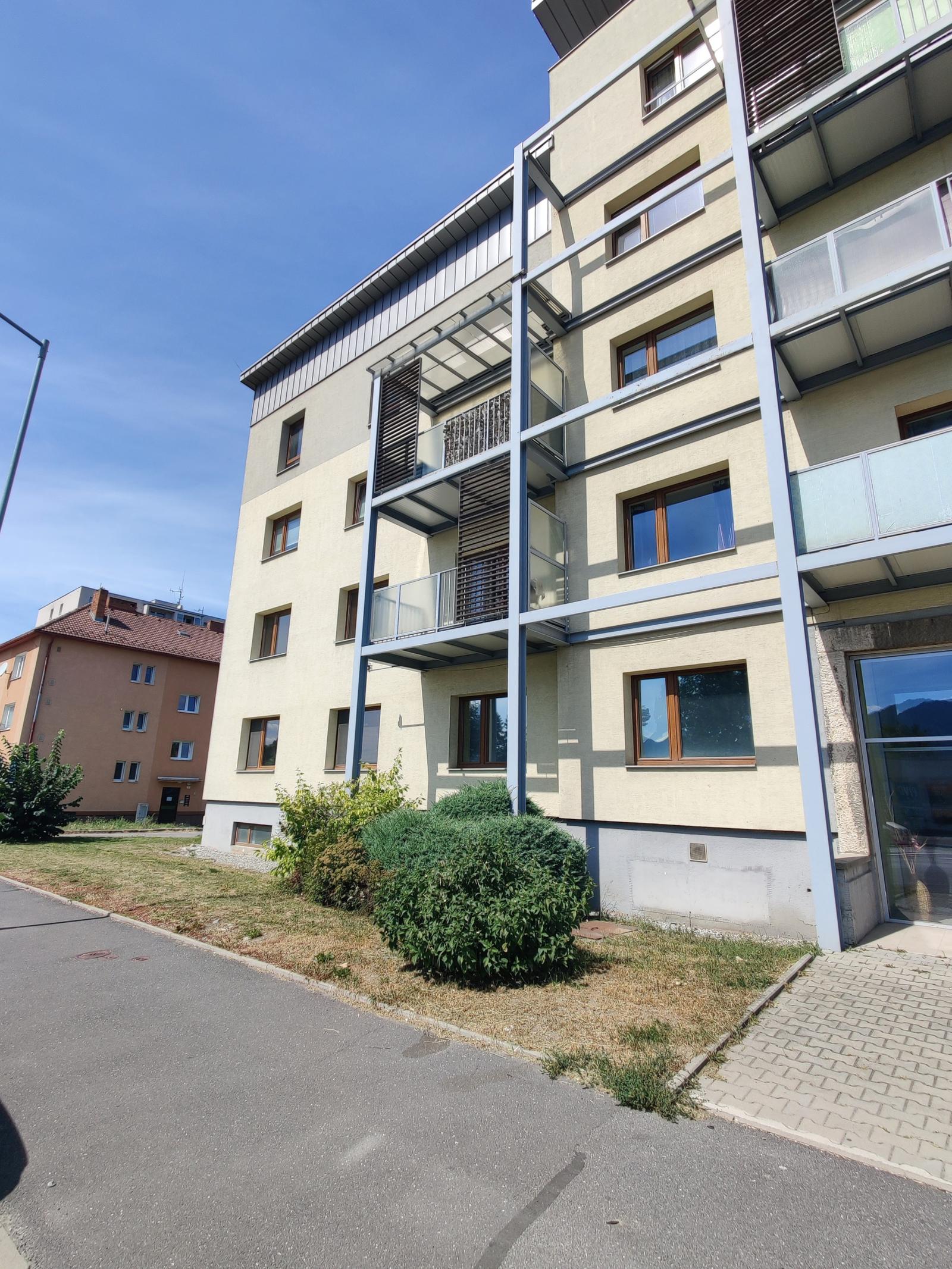 Veľkorysý 4 izbový byt na bývanie aj podnikanie
