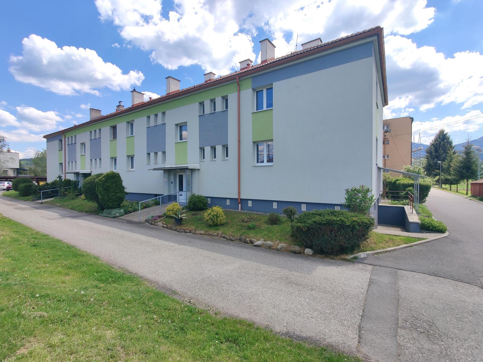 Znížená cena!! 2-IZBOVÝ BYT S BALKÓNOM a GARÁŽOU