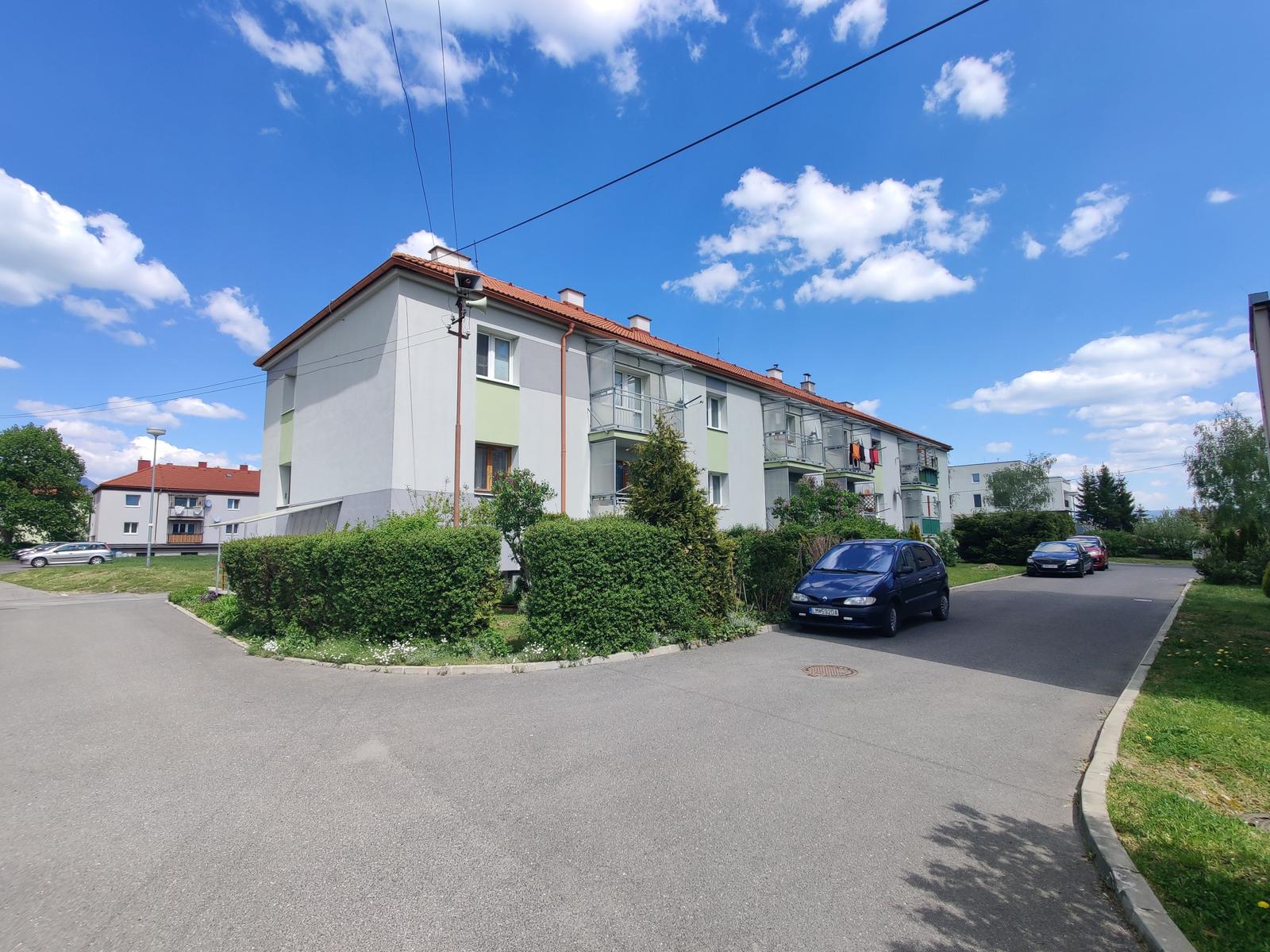 Znížená cena!! 2-IZBOVÝ BYT S BALKÓNOM a GARÁŽOU – fotka 2