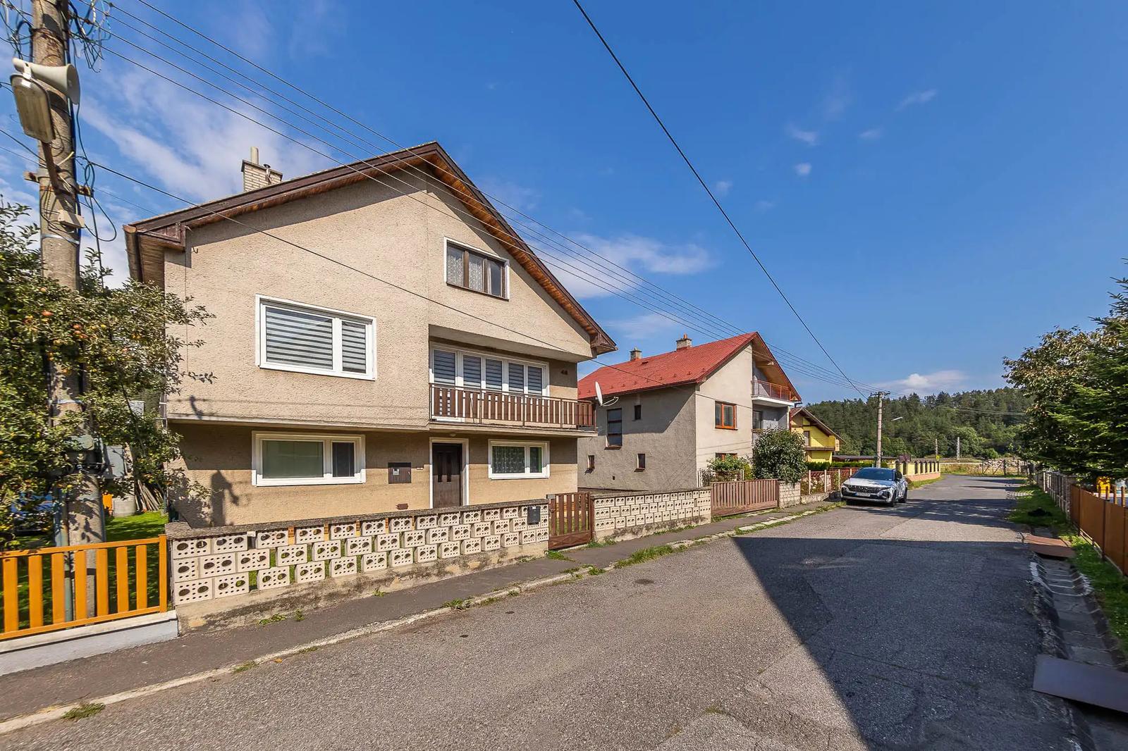 Rezervované: Priestranný 5-izbový rodinný dom s veľkým pozemkom (1250 m²) v Podturni