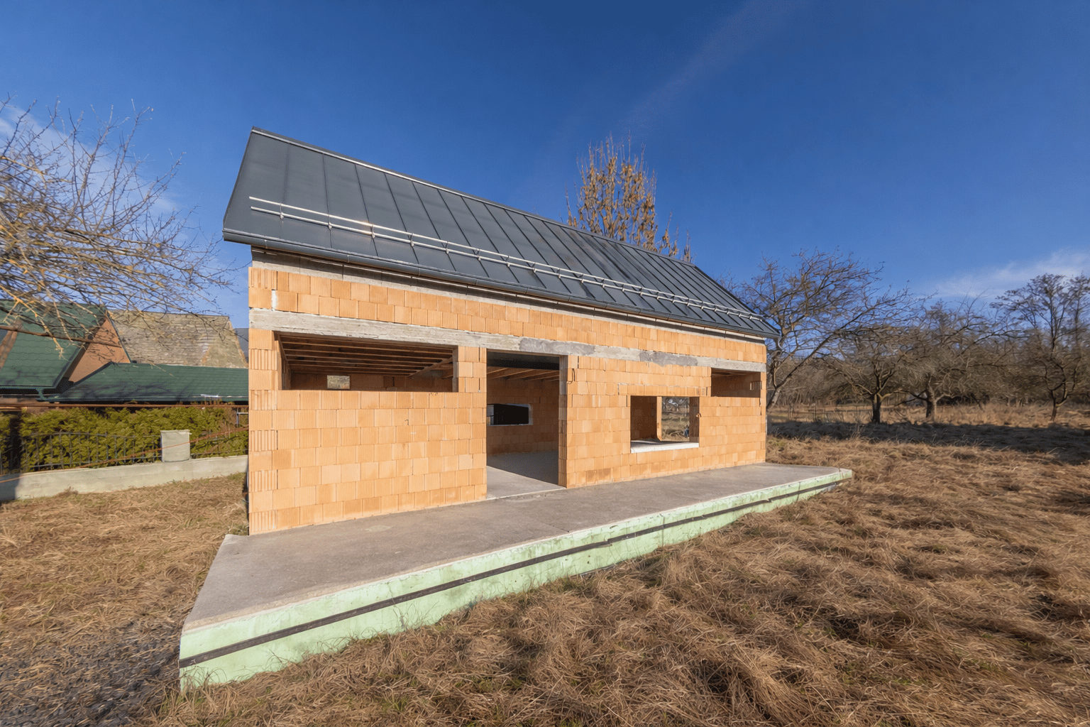 ZNÍŽENÁ CENA | 2 152 m² pozemok + hrubá stavba v obci Žiar – fotka 2