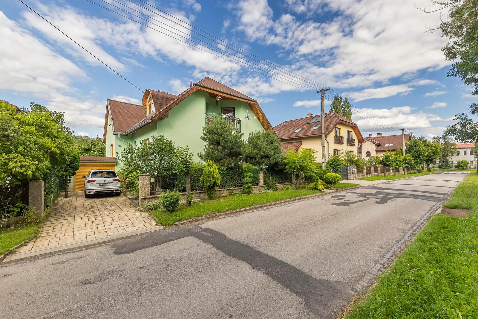 Rezervované-Unikátny 6-izbový rodinný dom v centre Liptovského Mikuláša s oázou pokoja a flexibilným využitím