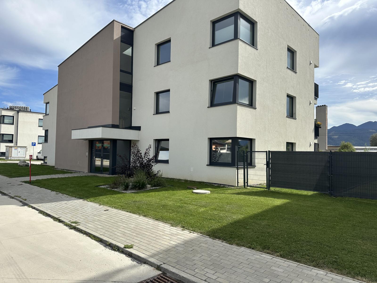 Svetlý 3-izbový novostavbový byt s veľkým balkónom a parkovaním