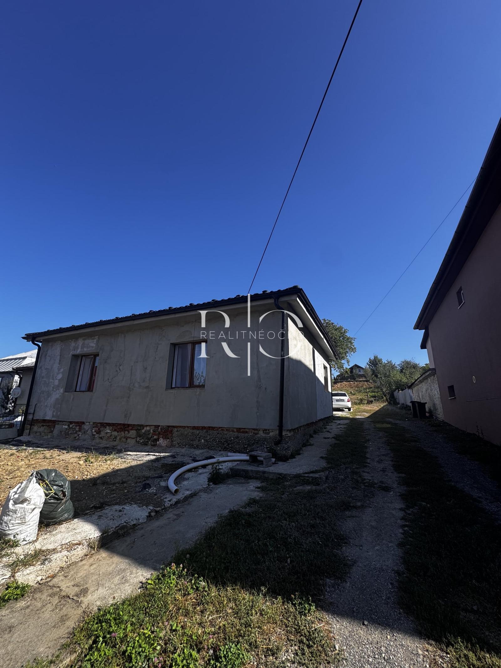 Rodinný dom s veľkým pozemkom v obci Kráľovce - okr. Košice – fotka 2