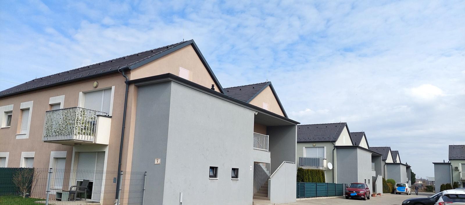 Nadštandardný, priestranný 2i byt (58 m²) v tichej časti Rajky – Villa domy