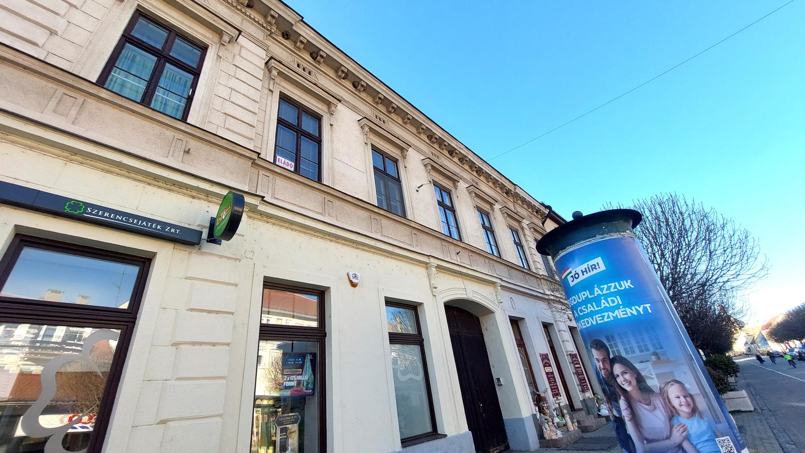 PREDAJ: Veľkorysý 2i meštiansky byt s vysokými stropmi v srdci Mosonmagyaróváru