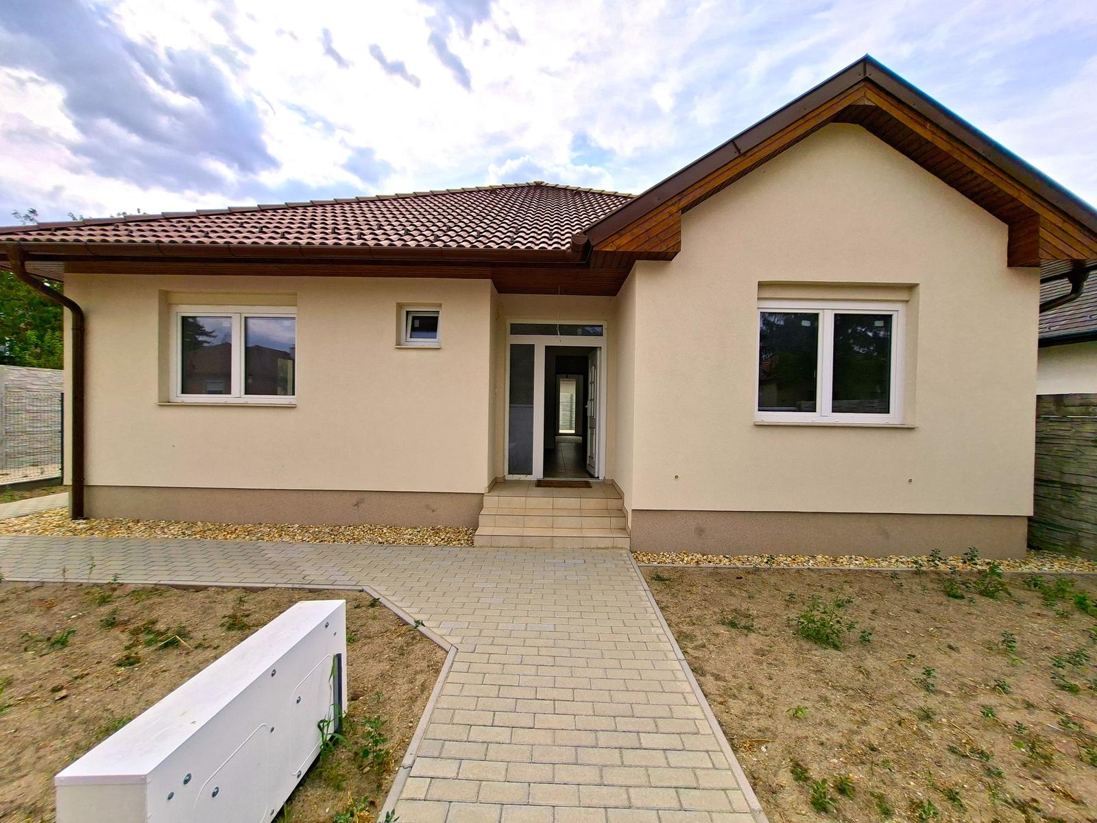 Predaj 3-izbového veľkorysého slnečného bungalovu v Rajke