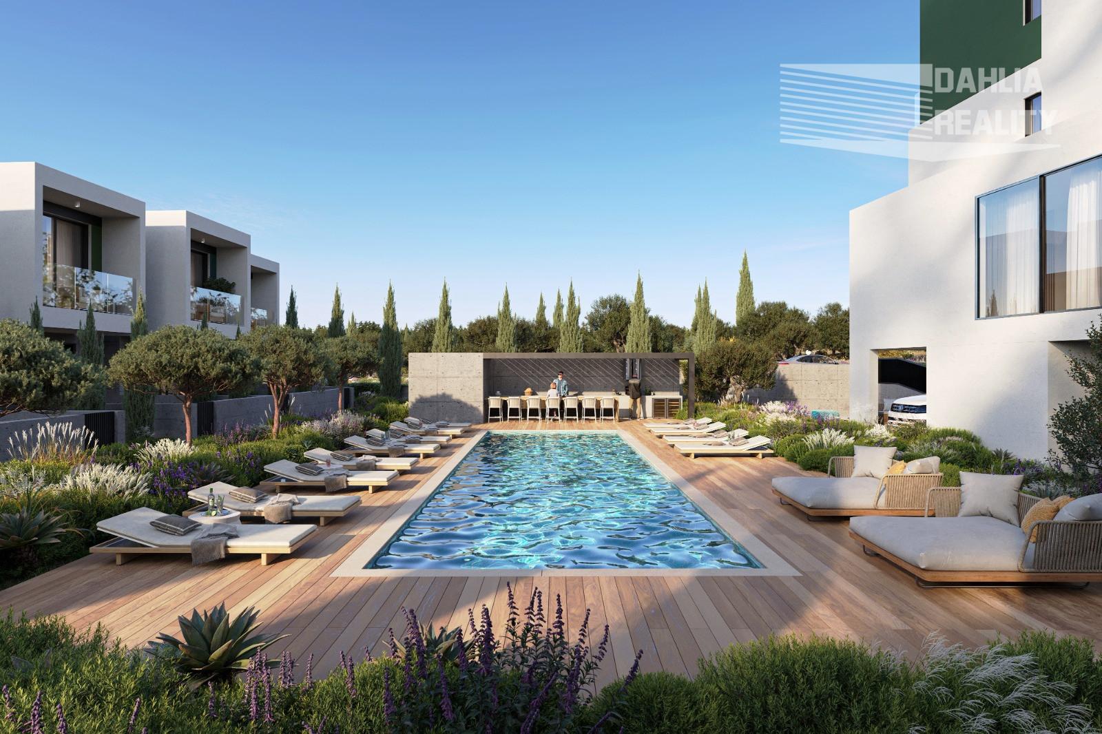 DOM na kľúč novostavba CYPRUS - PAPHOS poschodový 115 m2 s bazénom, 500 metrov k moru