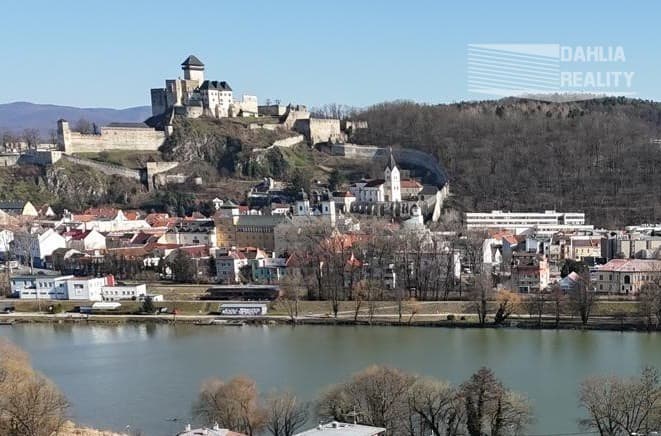 Pripravujeme na predaj 4 izbový veľký byt v pôvodnom stave 125 m2 + terasa v centre Trenčína