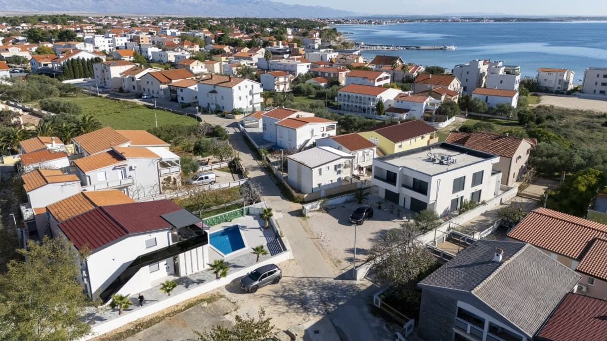 Chorvátsko, luxusná vila s2 apartmánmi a vyhrievaným bazénom