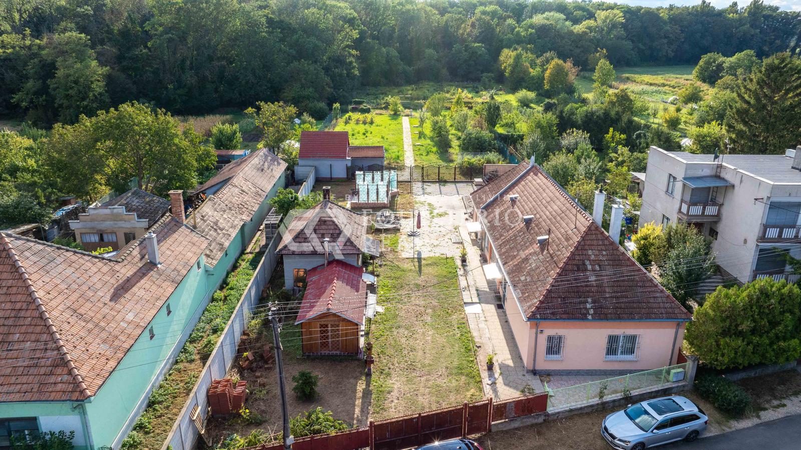 PREDAJ - 60-ÁROVÝ INVESTIČNÝ POZEMOK S DOMOM - VRAKÚŇ – fotka 2