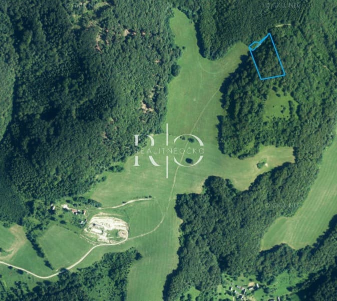 Na predaj pozemok - 9225 m2 v obci Zliechov, okr. Ilava – fotka 2